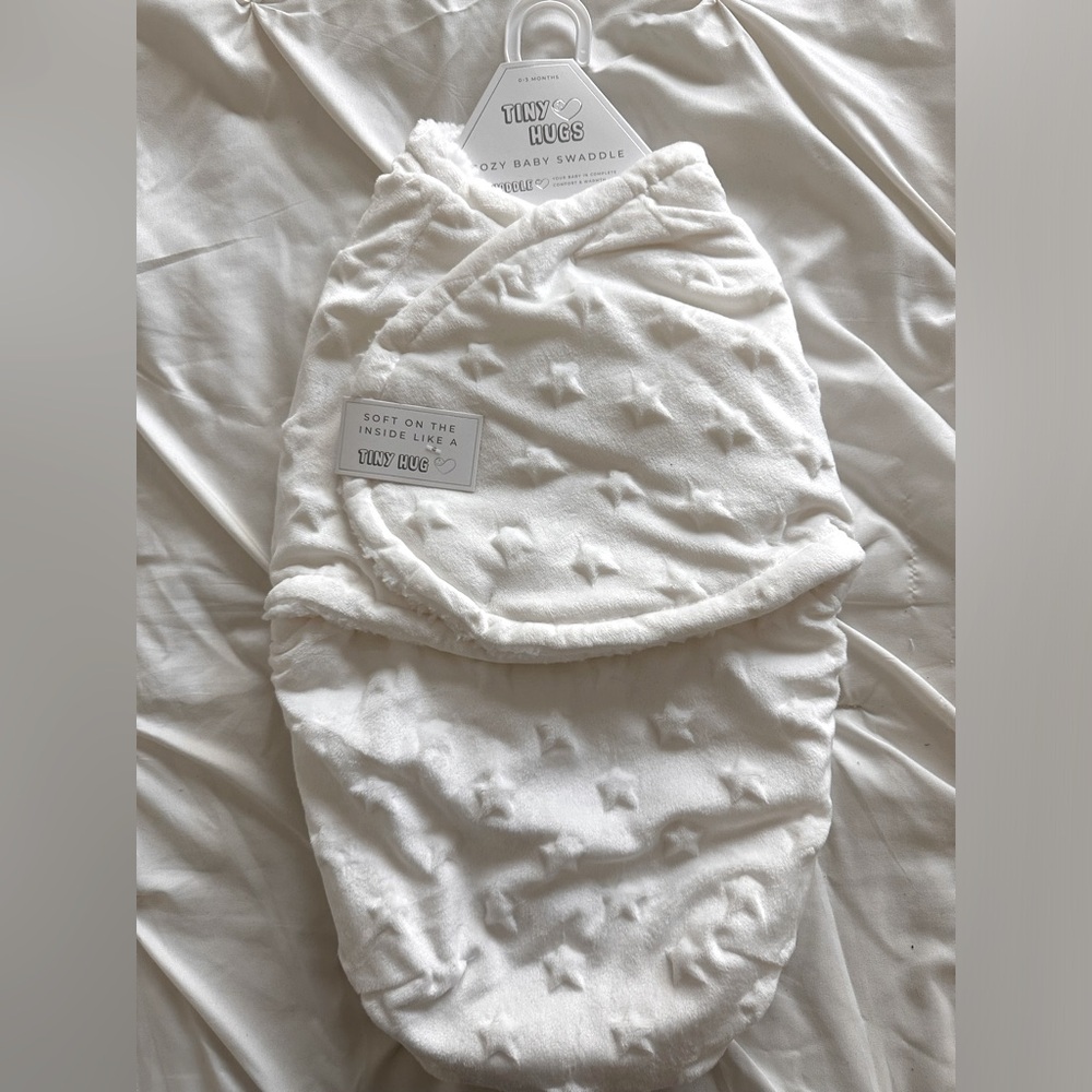 Tiny Hugs Cozy Baby Swaddle, white with star pattern, NWT